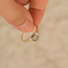 Load image into Gallery viewer, DR1038 | Oval Diamond Cluster Ring