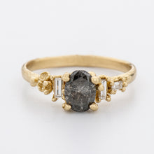 Load image into Gallery viewer, DR1038 | Oval Diamond Cluster Ring