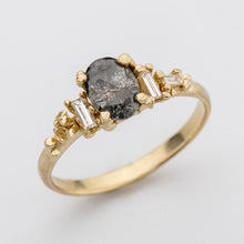 Load image into Gallery viewer, DR1038 | Oval Diamond Cluster Ring