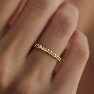 B1015 | טבעת נישואין משובצת יהלומי שמפניה