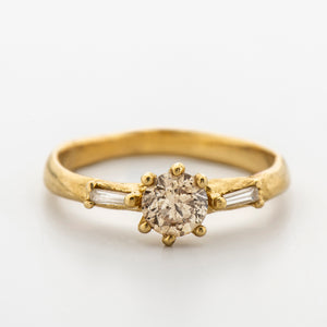 DR1047 | טבעת פפיון משובצת יהלומים