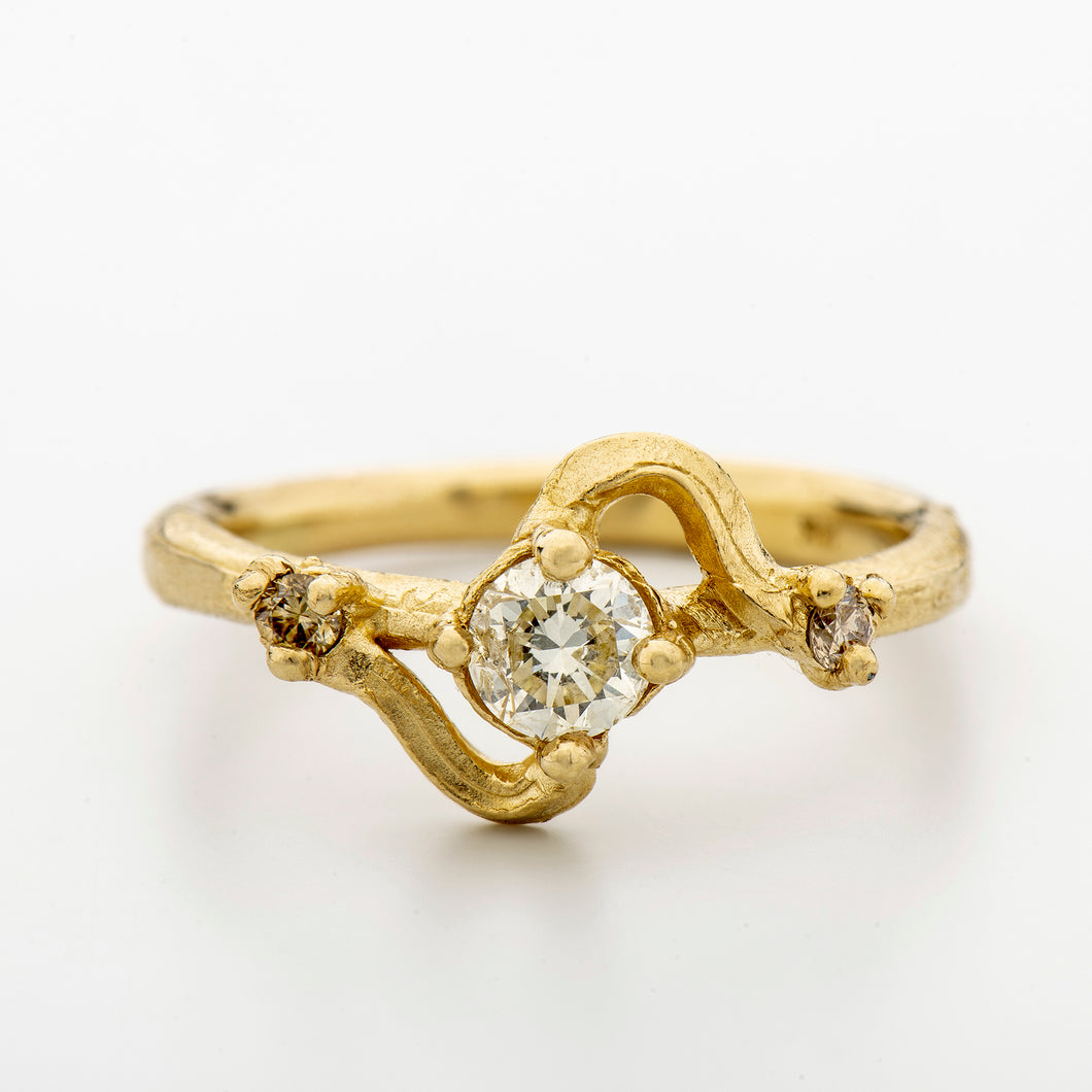 DR1030 | טבעת מצולות משובצת יהלומים