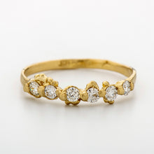 Load image into Gallery viewer, DR1055 | טבעת נצח משובצת יהלומים לבנים, בהשראת הים