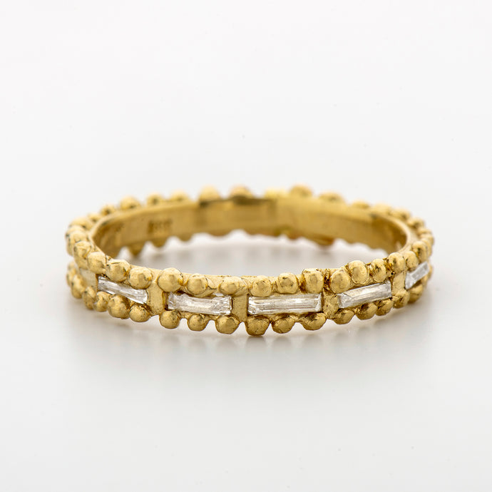 B1016 | טבעת נישואין מלכותית משובצת יהלומים מלבניים