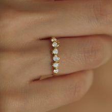 Load image into Gallery viewer, DR1055 | טבעת נצח משובצת יהלומים לבנים, בהשראת הים