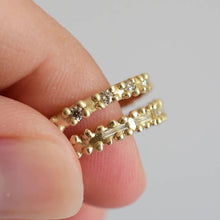 Load image into Gallery viewer, B1016 | טבעת נישואין מלכותית משובצת יהלומים מלבניים