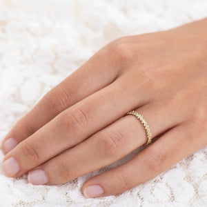 B1003 | טבעת נישואין מלכותית מעוטרת גרנולציות