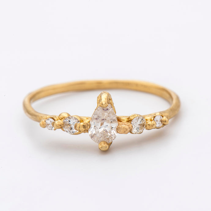 DR1014 | Pear Shaped Diamond Ring