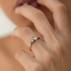 DR1026 | טבעת טיפה מן הים- זהב לבן