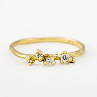 DR1023 | Dainty Cluster Ring with Diamonds