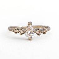 DR1026 | Pear Shaped Diamond Ring