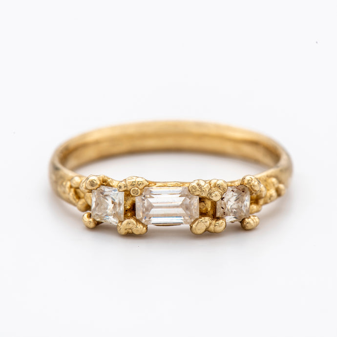 DR1010 | Victorian three stone Ring with Moissanite