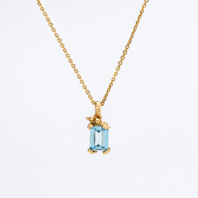 N1003 | Emerald Cut Aquamarine Necklace with Marine Details
