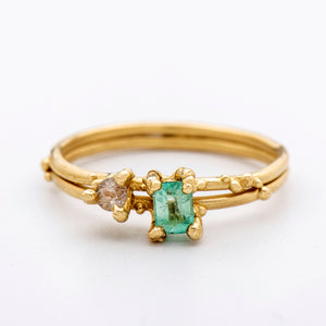 R1025 | Dainty Double Ring Set with an Emerald and a Cognac Shade Diamond