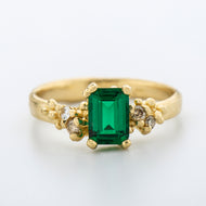 R1032 | Ocean Emerald Ring with Diamonds