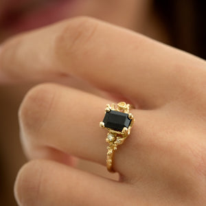 R1033 | Black Sapphire Ocean Treasure Ring
